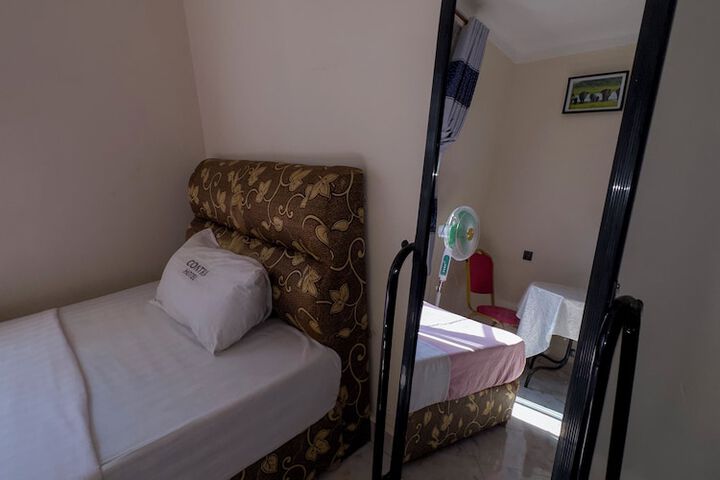 Room 9 of 28