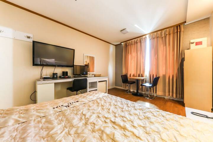 Room 13 of 47