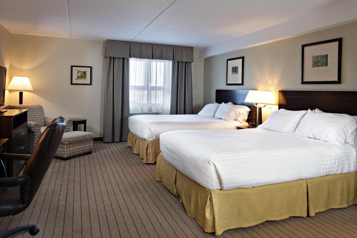 2 Queen Beds (1 of 8)