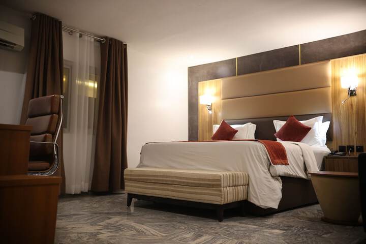 Room 32 of 90