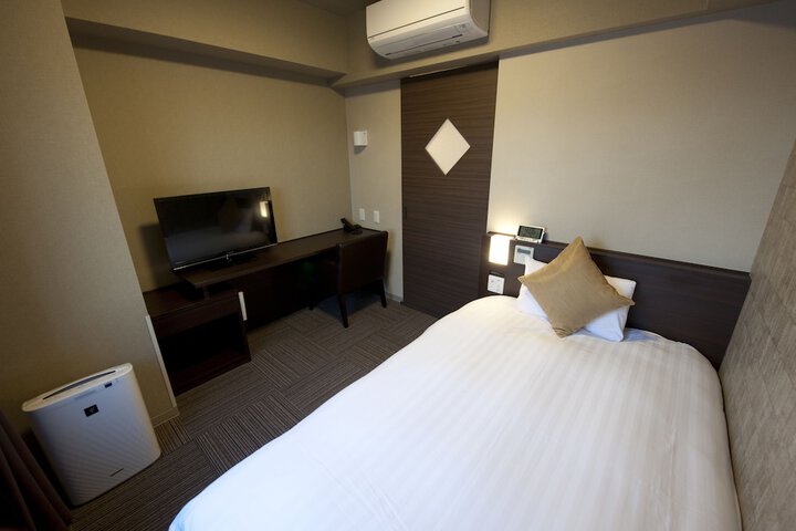 Room 4 of 76