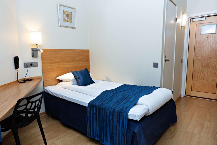Room 10 of 38