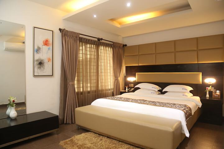 Room 16 of 49