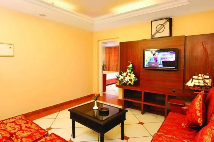 Room 4 of 10