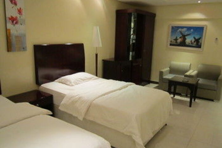 Room 8 of 17