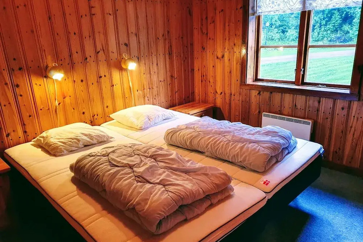 Room 2 of 9