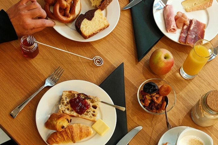 Breakfast/Coffee Service 99 of 112