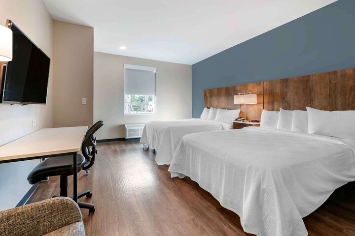 Standard Studio 1 Queen Bed (3 of 13)