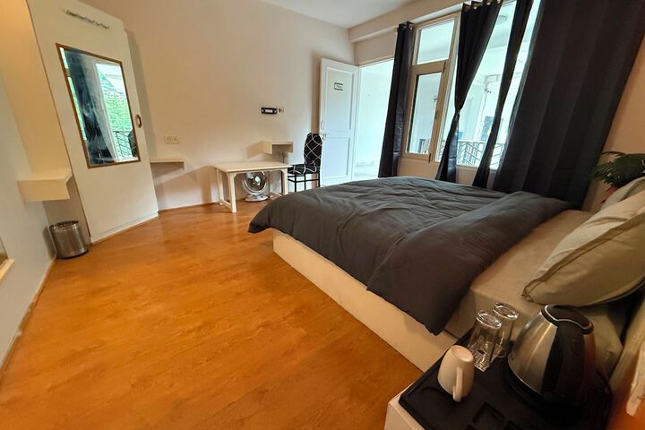 Room 4 of 13
