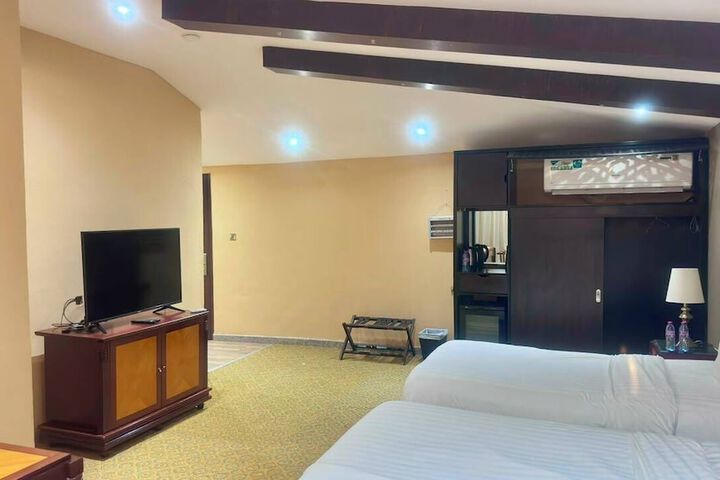 Room 30 of 85