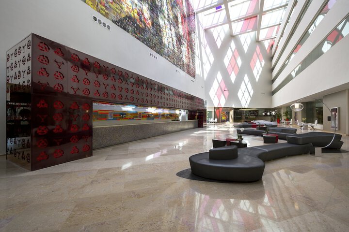 Guest Lobby