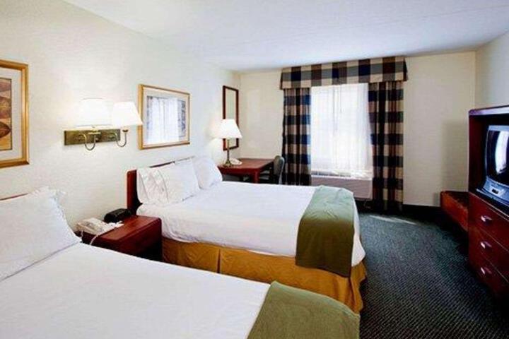 2 Double Beds (1 of 7)