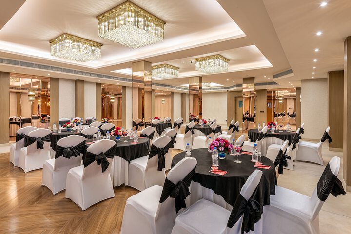 Ballroom/Hall 22 of 23
