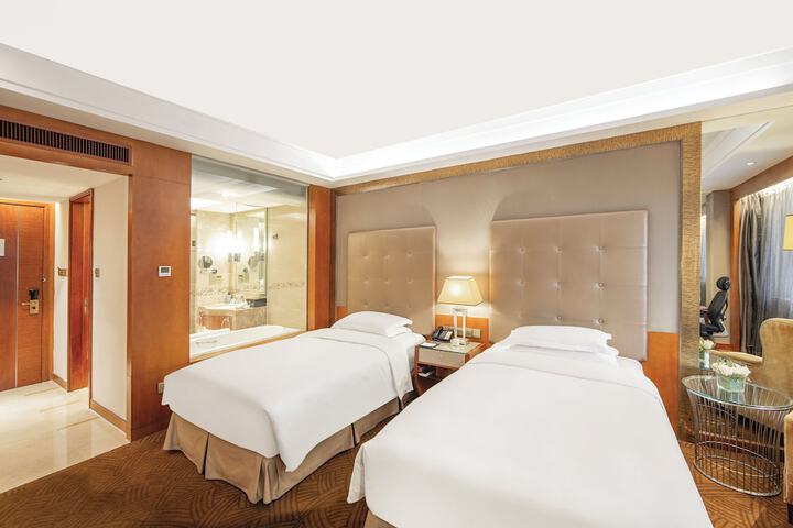 Room 2 of 83