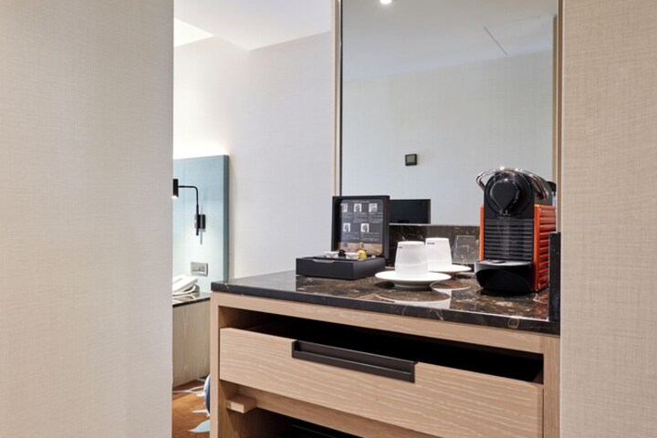 Room 73 of 121