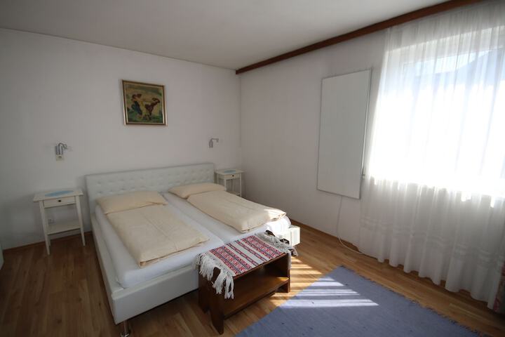 Room 11 of 40