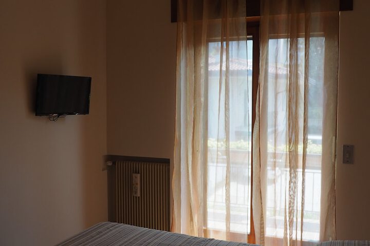 Room 18 of 33