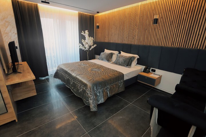 Room 4 of 42