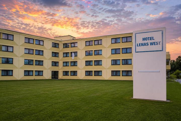 Photo of Lenas West Hotel