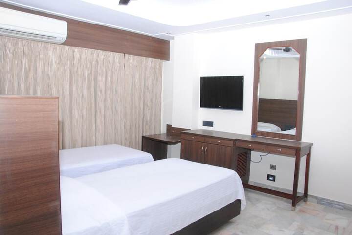 Room 10 of 16