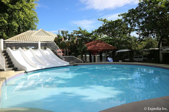 Hotel Pool