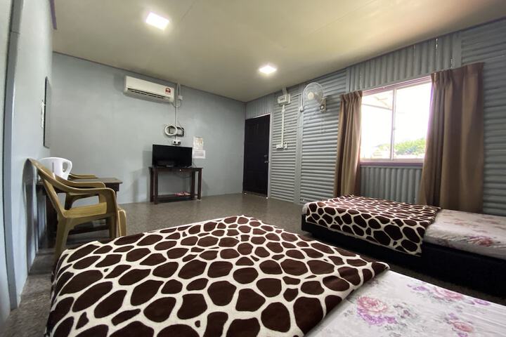 Room 6 of 9