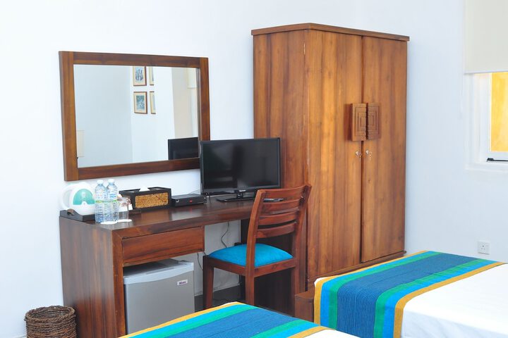 Room 13 of 20