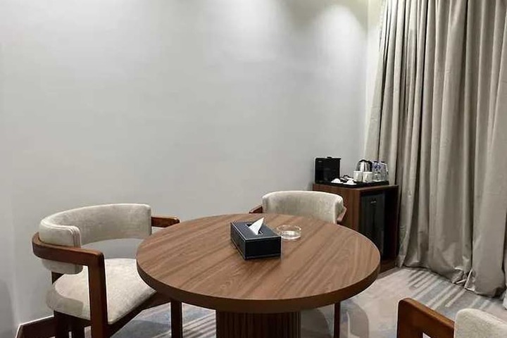 Room 16 of 44