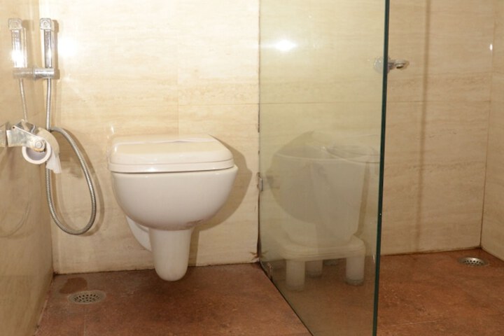 Room 105 of 178