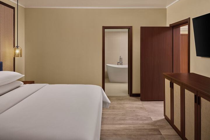 Room 11 of 36