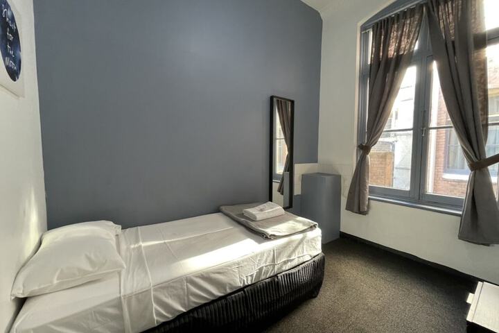 Room 18 of 31