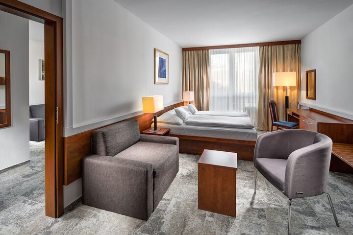 Room 8 of 45