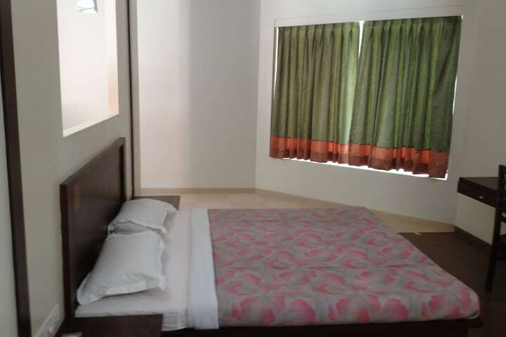 Room 3 of 157