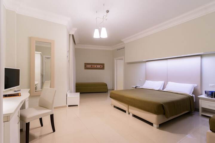 Room 12 of 97