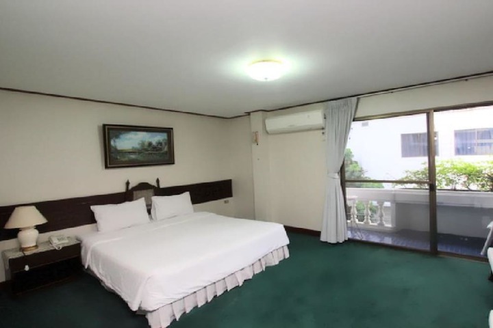 Room 5 of 35