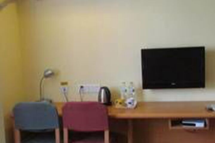 Room 10 of 28