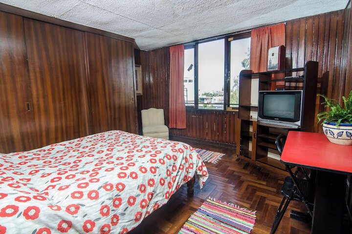 Room 2 of 7