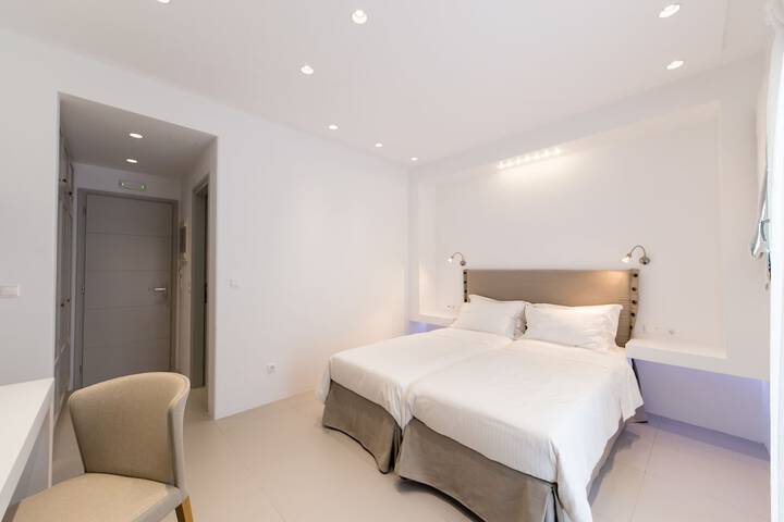 Room 13 of 164