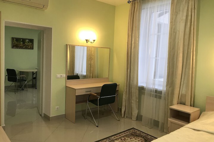 Room 11 of 20