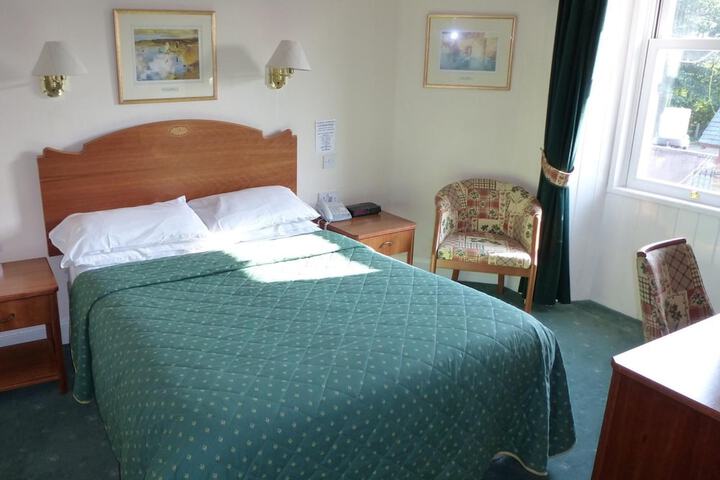 Room 10 of 25