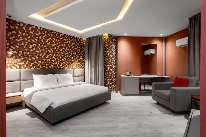 Room 13 of 34