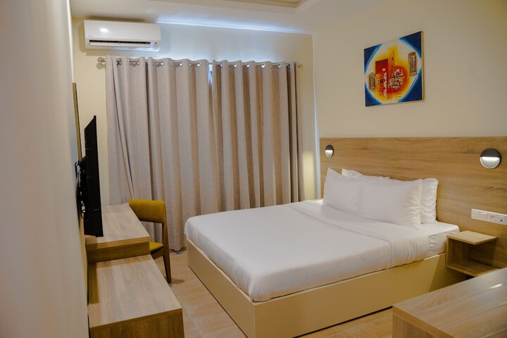 Room 8 of 79