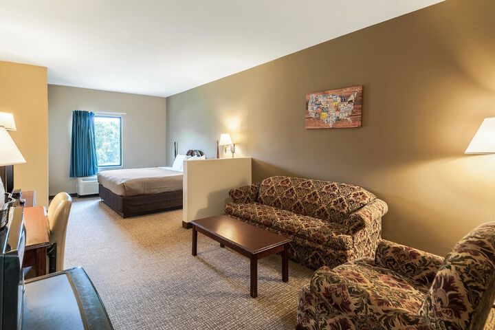 1 King Bed (3 of 14)