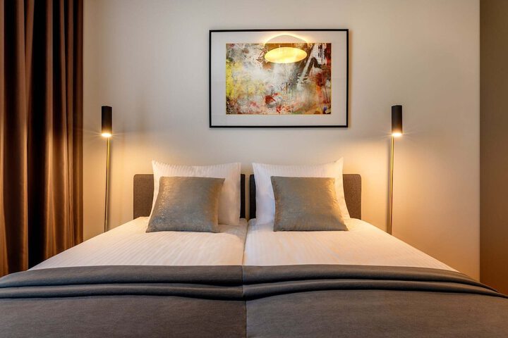 Room 8 of 39