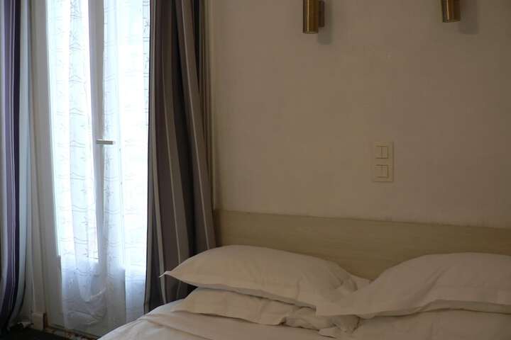 Room 7 of 31