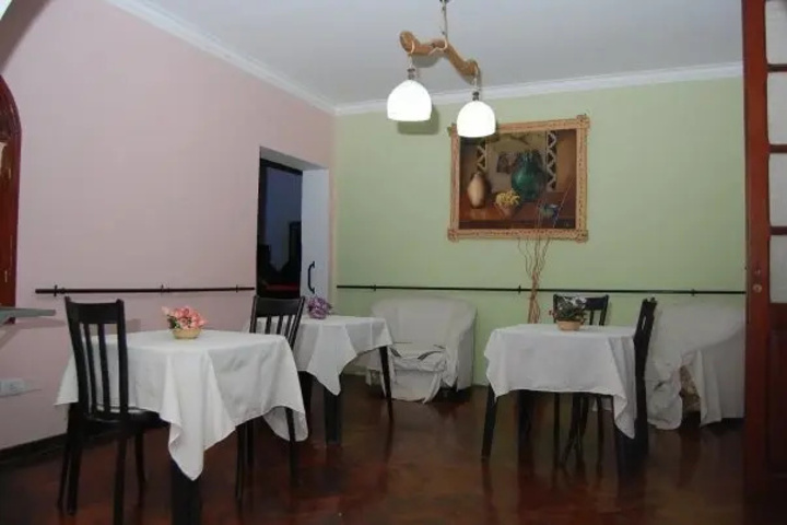 Dining 21 of 25