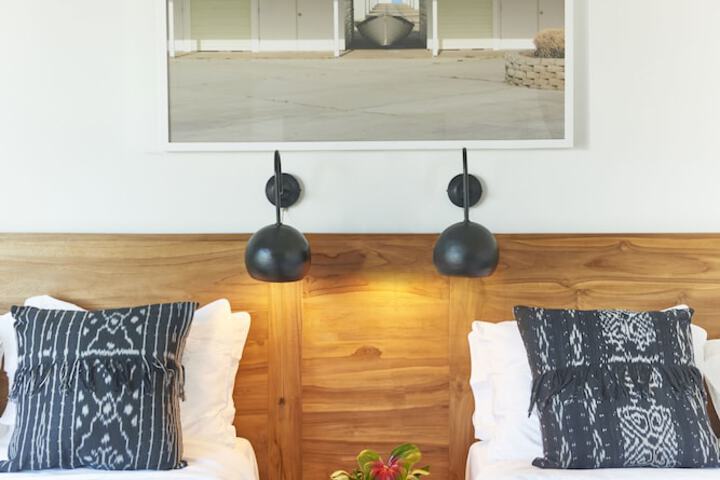 Double Accessible Queen Size Bed (6 of 8)