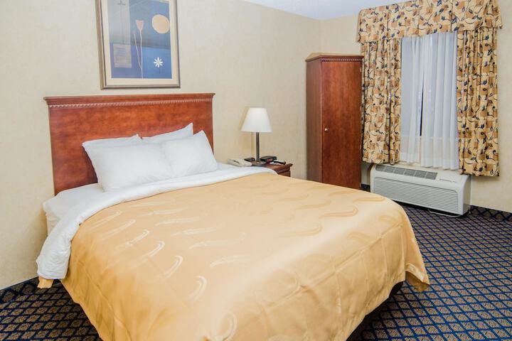 1 King Bed (12 of 18)