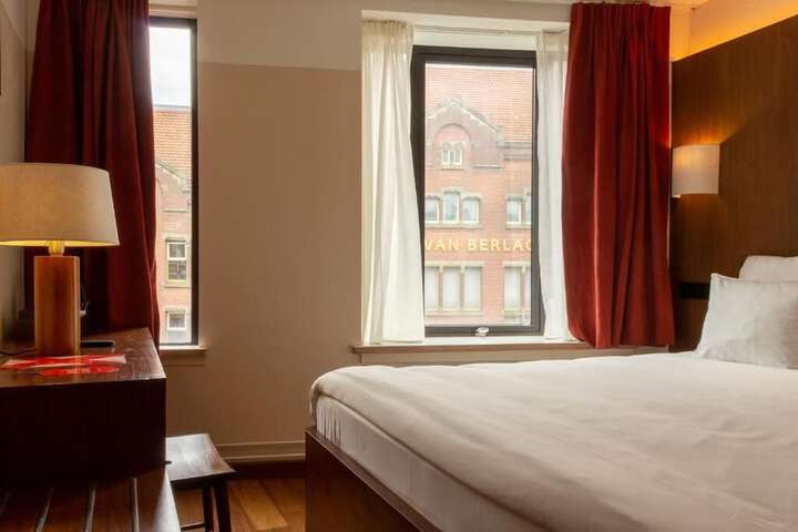 Room 52 of 71