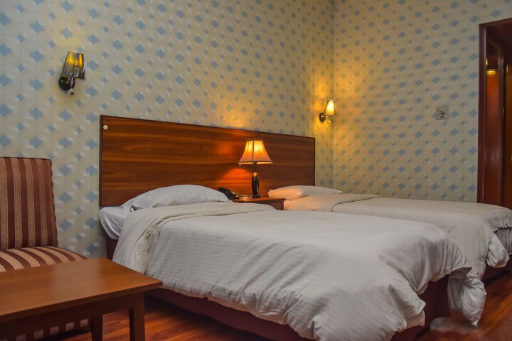 Room 6 of 27